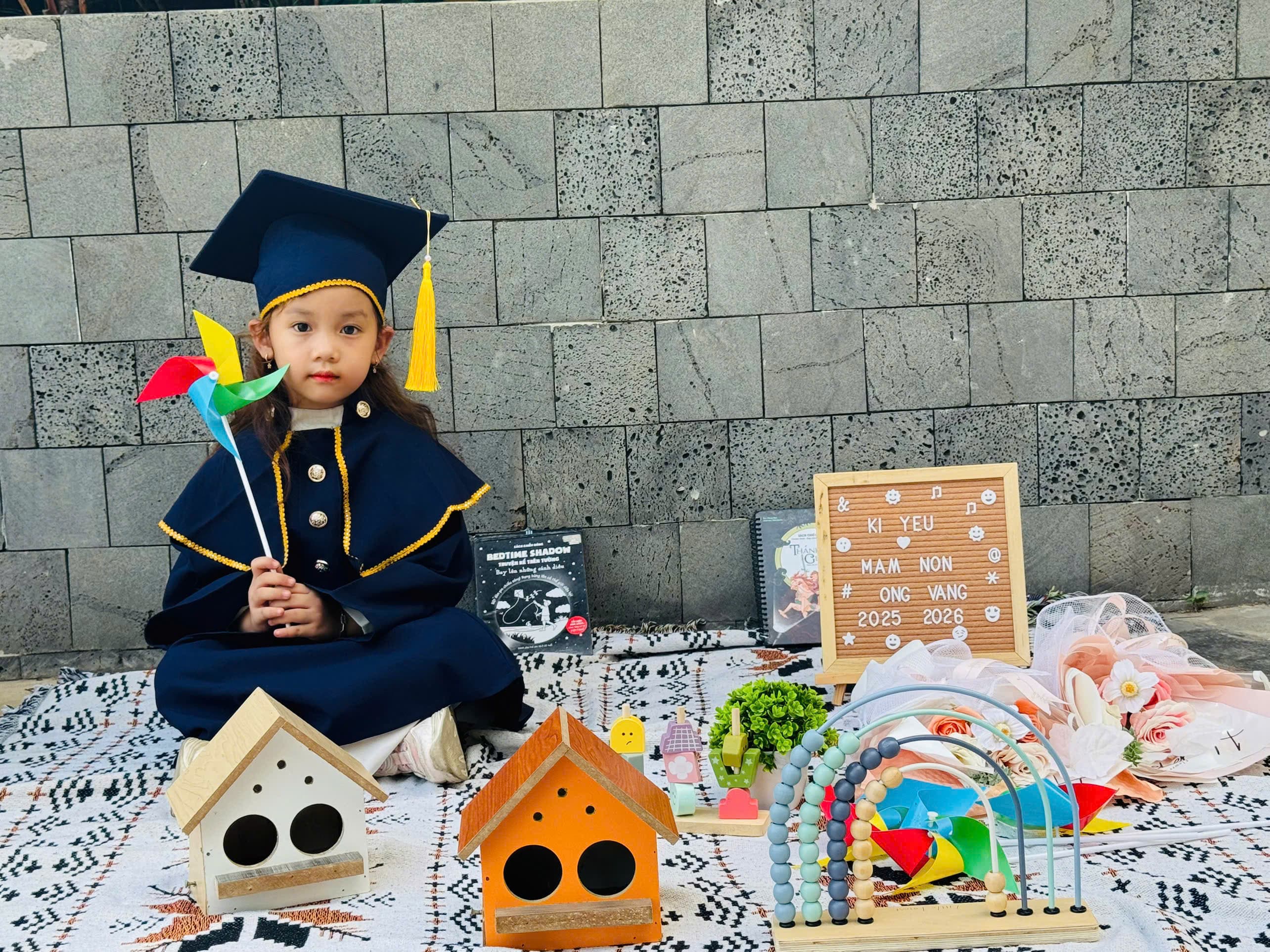 Children in eco activity Ong Vàng